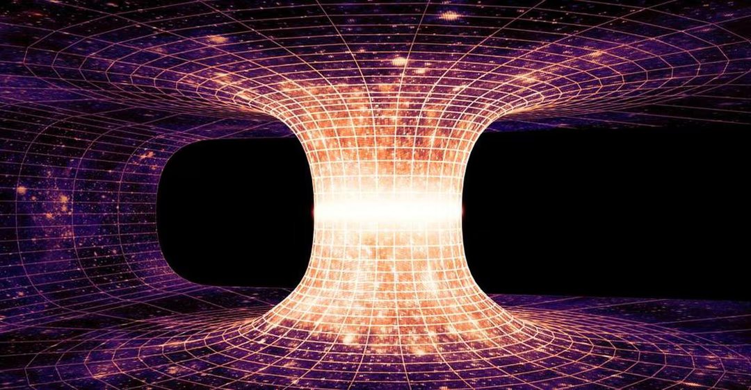 2 trou de ver illustration ktsdesign, Shutterstock